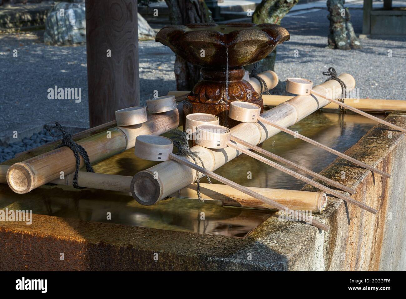 Japanese water basins hi-res stock photography and images - Alamy