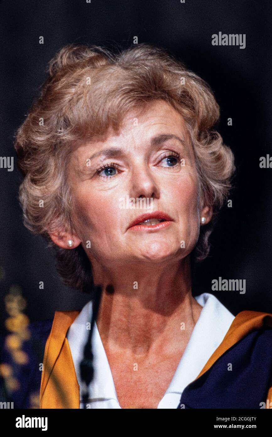 Glenys Kinnock is awarded an Honorary Doctorate by Thames Valley University at a ceremony at Wembley Conference Centre. 17 November 1993. Photo: Neil Turner Stock Photo