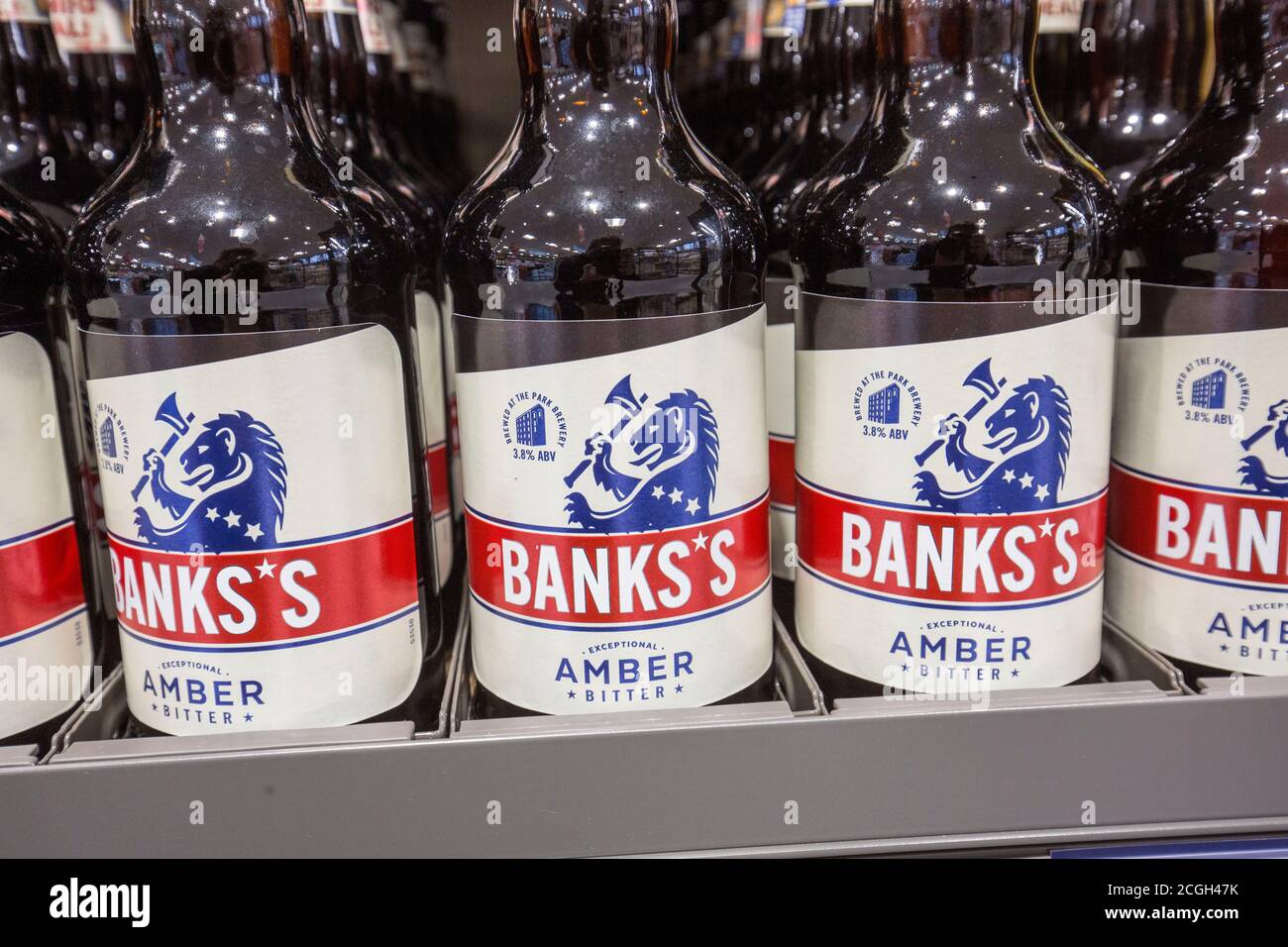 Bottles of Bank's beer in an Aldi Supermarket Stock Photo
