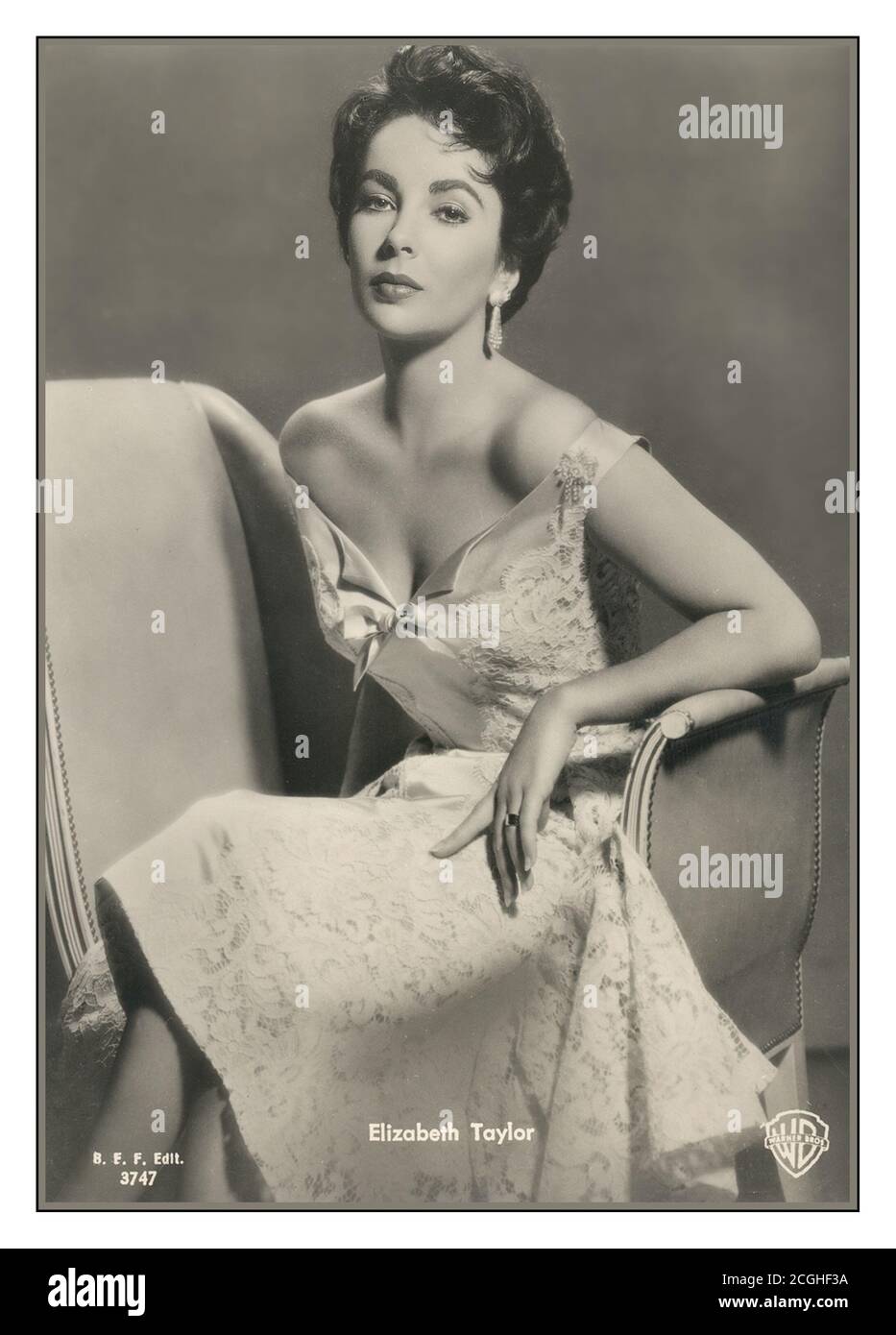 Elizabeth Taylor film and stage actress 1950s promotional B&W postcard portrait produced by Warner Brothers Hollywood USA Stock Photo