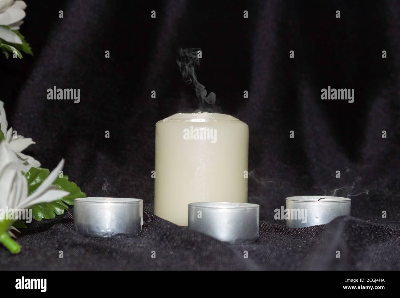 Flower and funeral candles hi-res stock photography and images - Alamy