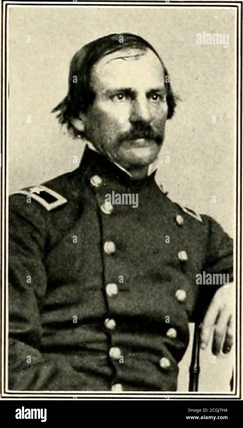 . The photographic history of the Civil War : in ten volumes . Frank Wlieiiten, Urigade and Kichard Arnold. Originally Gcurgo S. Greene Commanded Jnlm G. Hazard. Originally Di%-ision Commander in the Colonel of the 5th Regi- a Brigade at .tietam Major of the 1st Regi- .rmy of the Potomac. ment, U. S. Artillery. and Gettysburg. ment of Light .rtillery.. FEDERAL GENER.LS No. 26 RHODE ISLAND (.VIK)E AND TO LEFT) TENNESSEE fBELOW .WD TO KIGHt) i k  J 1 .^ ^ Jl^ £^ **tr. ..ijj&gt; 3 K Snj^K 55 a 1 1 William Hays, Brevetted for Gallantry on the Field. Samuel P. Carter, OriginallyColonel 2d Regi Stock Photo