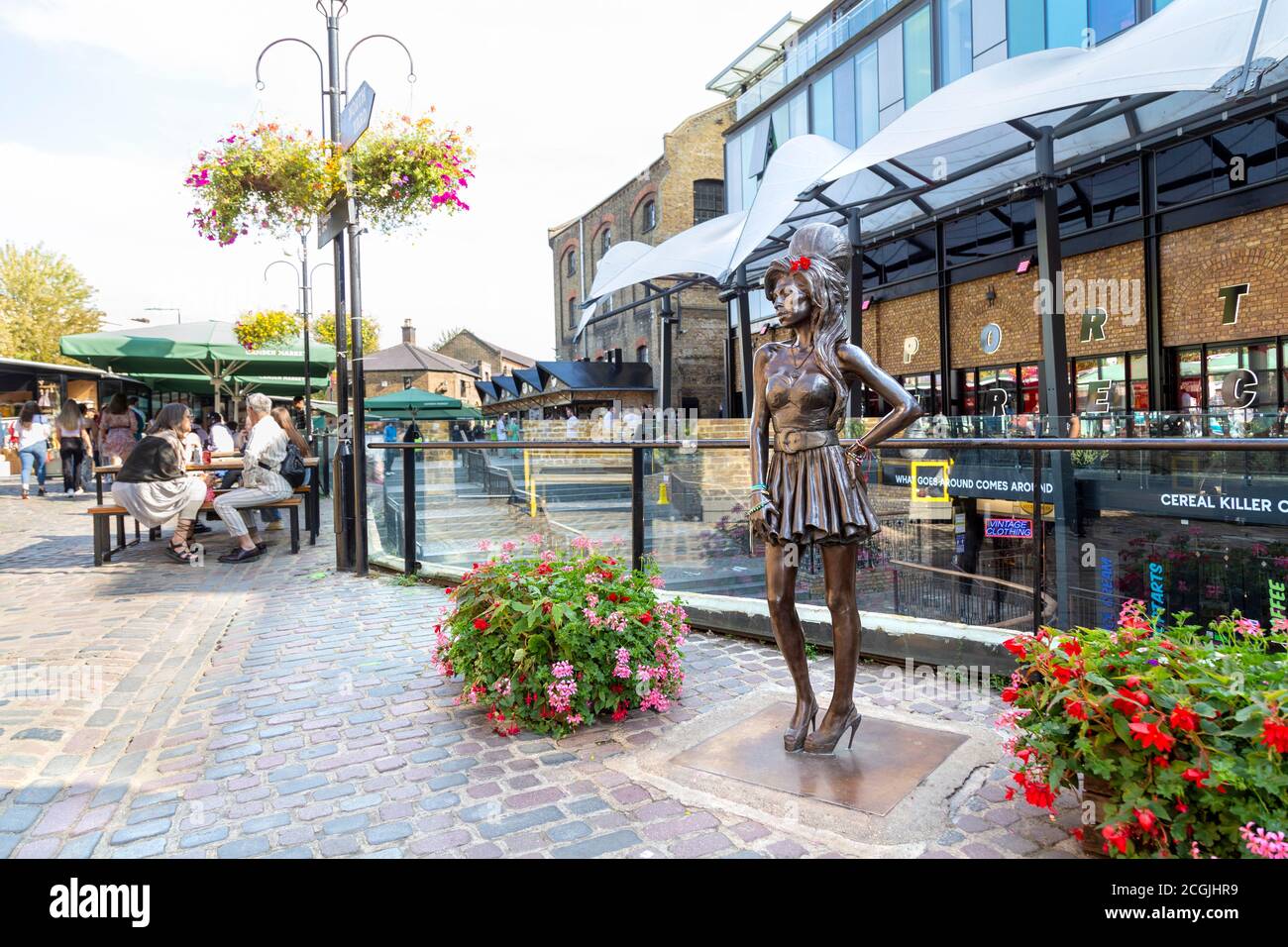 Sculpture of singer Amy Winehouse by Scott Eaton at Camden Stables Market, London, UK Stock Photo