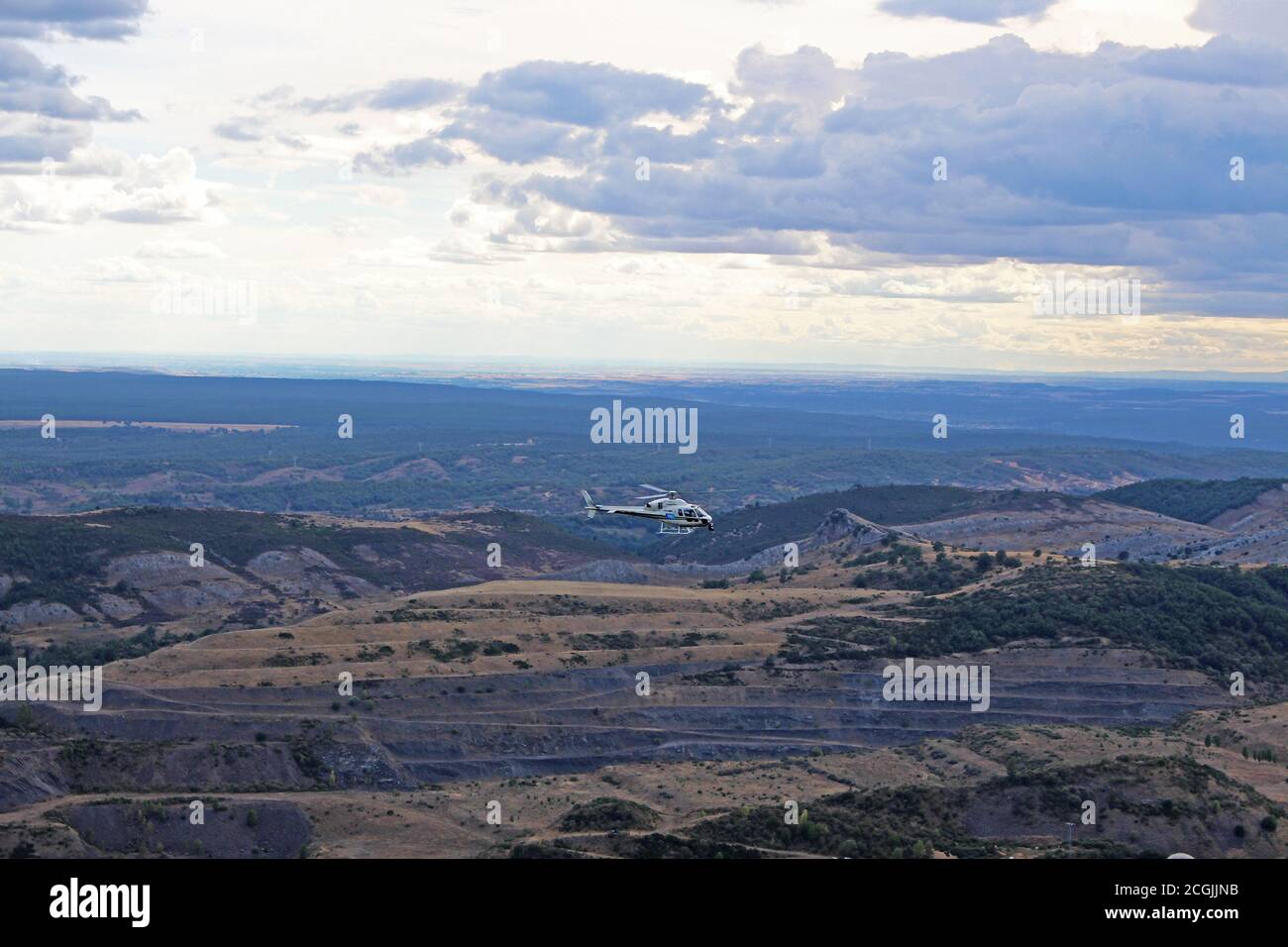 Helicóptero de televisión con paisaje de fondo Stock Photo