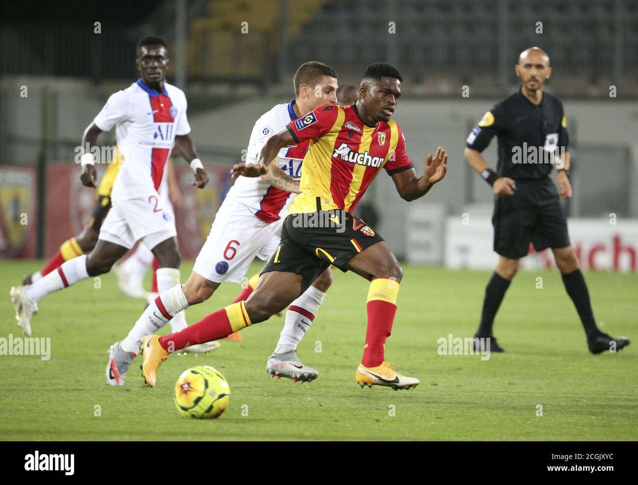 ingewikkeld kraai gevangenis Cheick Doucoure of Lens during the French championship Ligue 1 football  match between RC Lens (Racing Club de Lens) and Paris Saint-Germain (PSG)  on S Stock Photo - Alamy