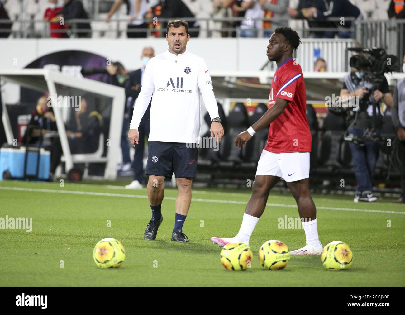 Assistant coach of PSG Zsolt Low during the warm up before the French championship Ligue 1 football match between RC Lens (Racing Club de Lens) and Pa Stock Photo