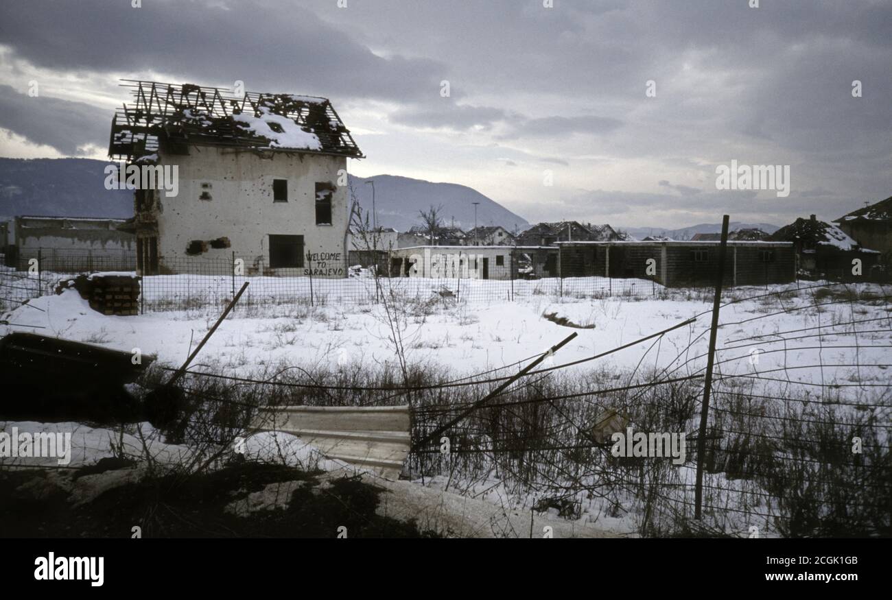 24th February 1994 During the Siege of Sarajevo: between the Bosnian Serb and Bosnian Muslim front lines, this is 'No Man's Land' opposite Dobrinja, on the airport road. Stock Photo