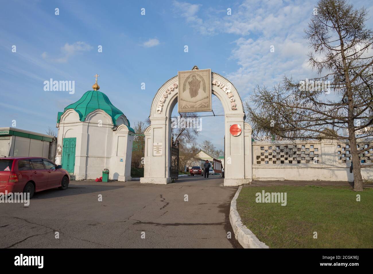 Ancient gate - the entrance to the Holy Trinity Cathedral (1836) and the Fence of the Trinity cemetery (1842) of the Krasnoyarsk city. Stock Photo