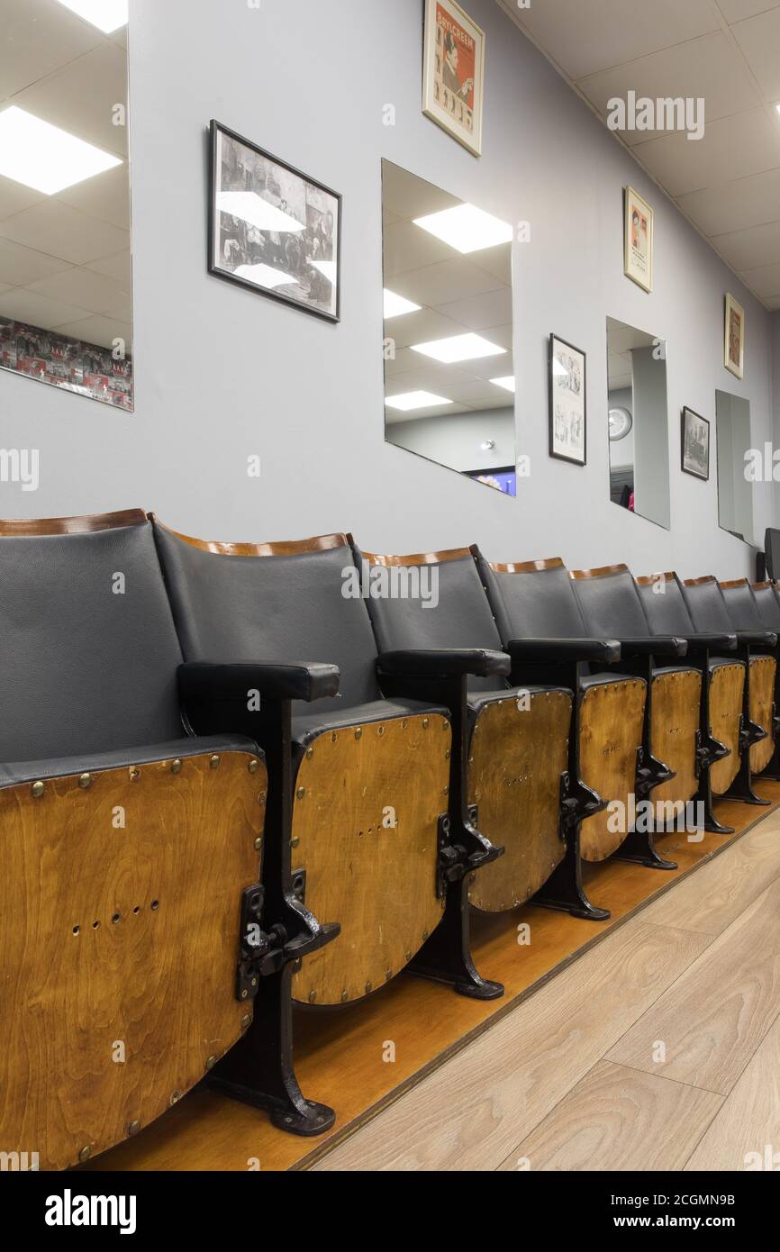 London barber shop hi-res stock photography and images - Page 3 - Alamy