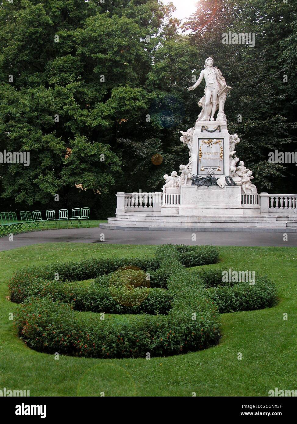 Statue of Wolfgang Amadeus Mozart in the Burggarten, part of the Hofburg (Imperial Palace) complex, Vienna, Austria Stock Photo