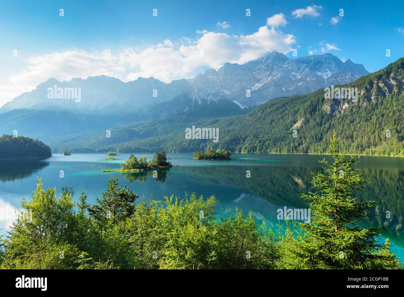 View over the Lake Eibsee to the Wetterstein range with Zugspitze, near ...
