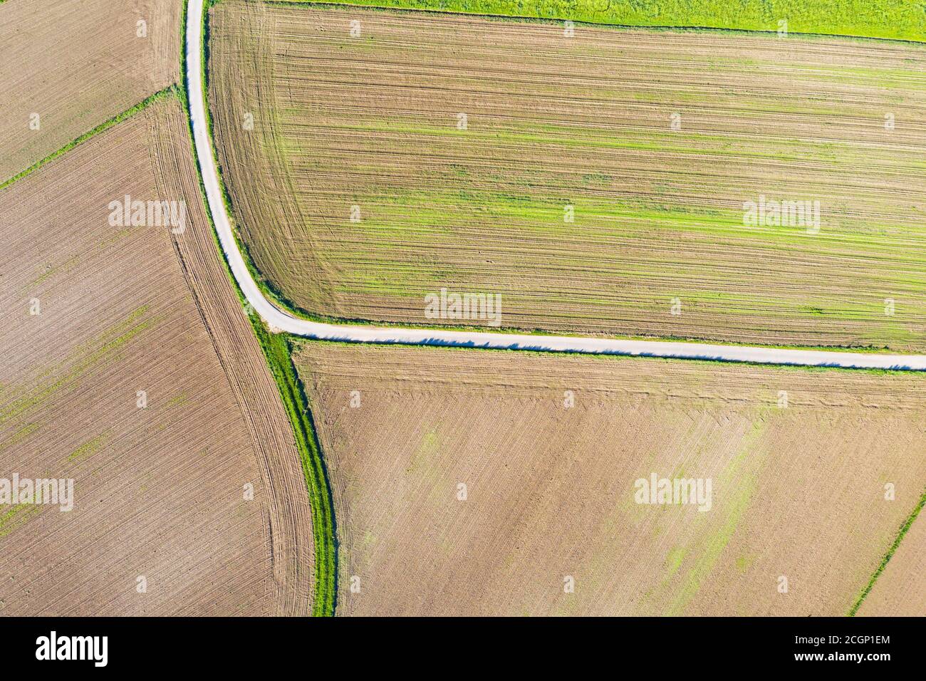 Path by field hi-res stock photography and images - Alamy