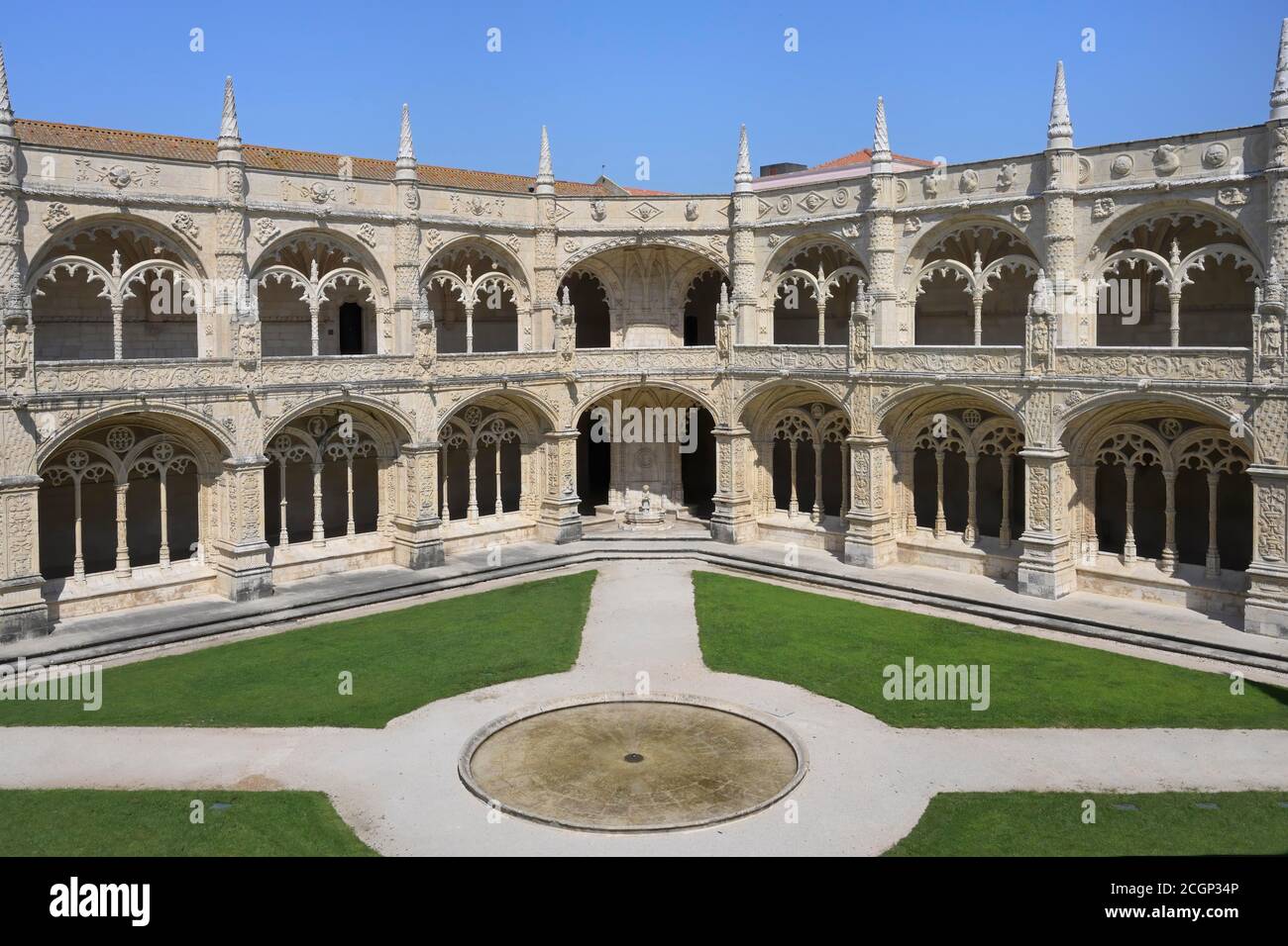 Courtyard in the Cloister, Monastery of the Hieronymites, Mosteiro dos Jeronimos, Belem, Lisbon, Portugal Stock Photo