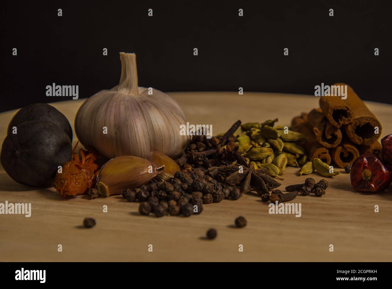 Indian Spices with Garlic, Cinnamon, Cardamom and Clove Stock Photo Alamy