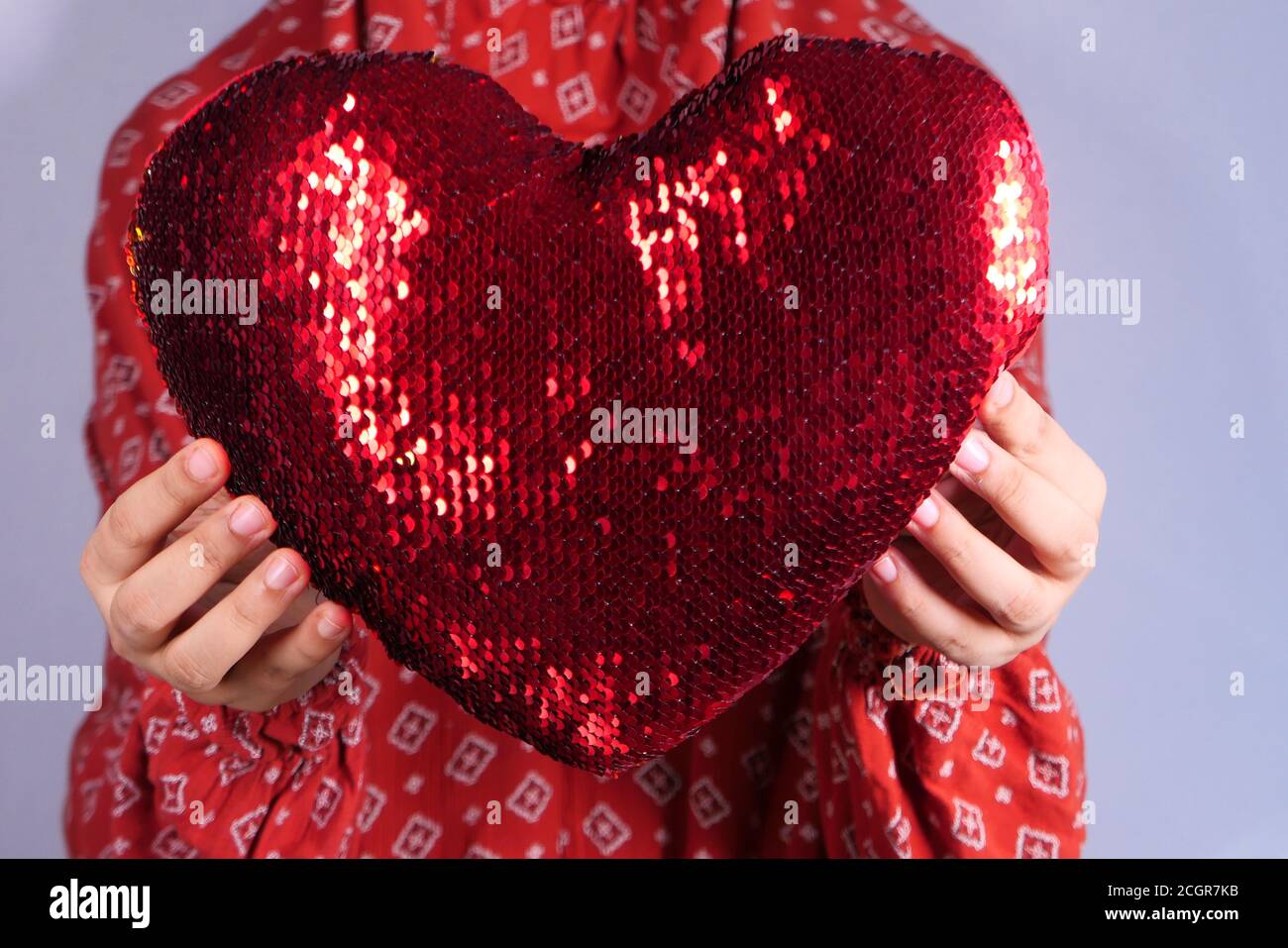 women holding red heart in hands Stock Photo - Alamy