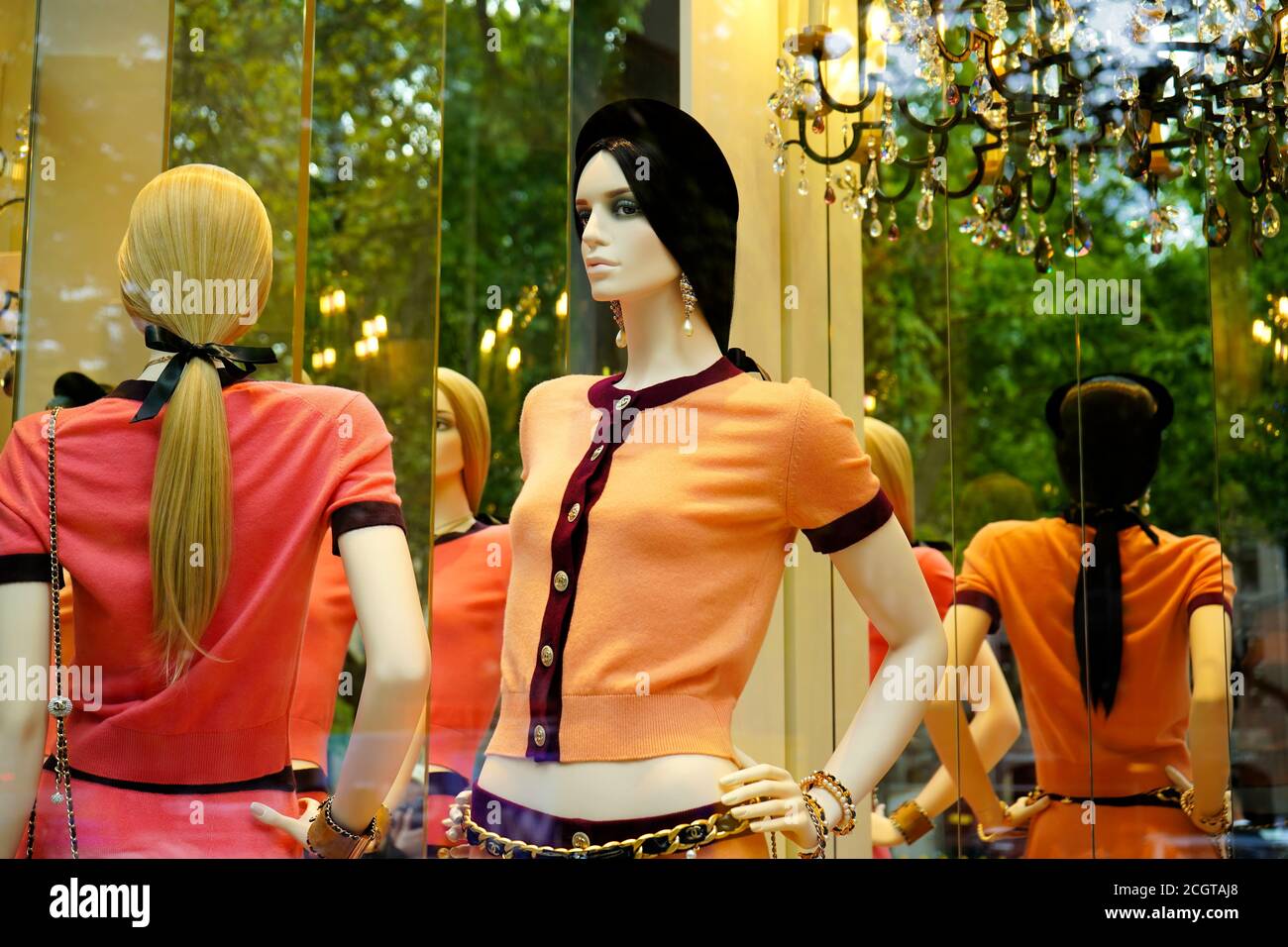 Chanel store window display hi-res stock photography and images - Alamy