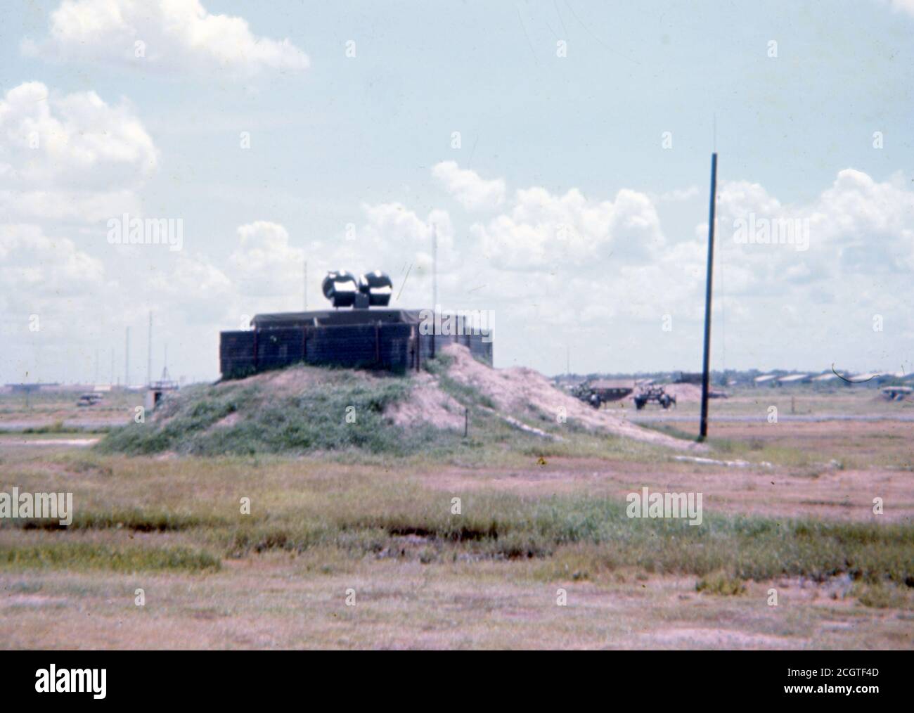 Vietnamkrieg US ARMY / United States Army Flugabwehrrakete Raytheon MIM-23 Hawk - Vietnam War Surface to Air Missile (SAM) Raytheon MIM-23 Hawk HPIR High Power Illuminating Radar Stock Photo