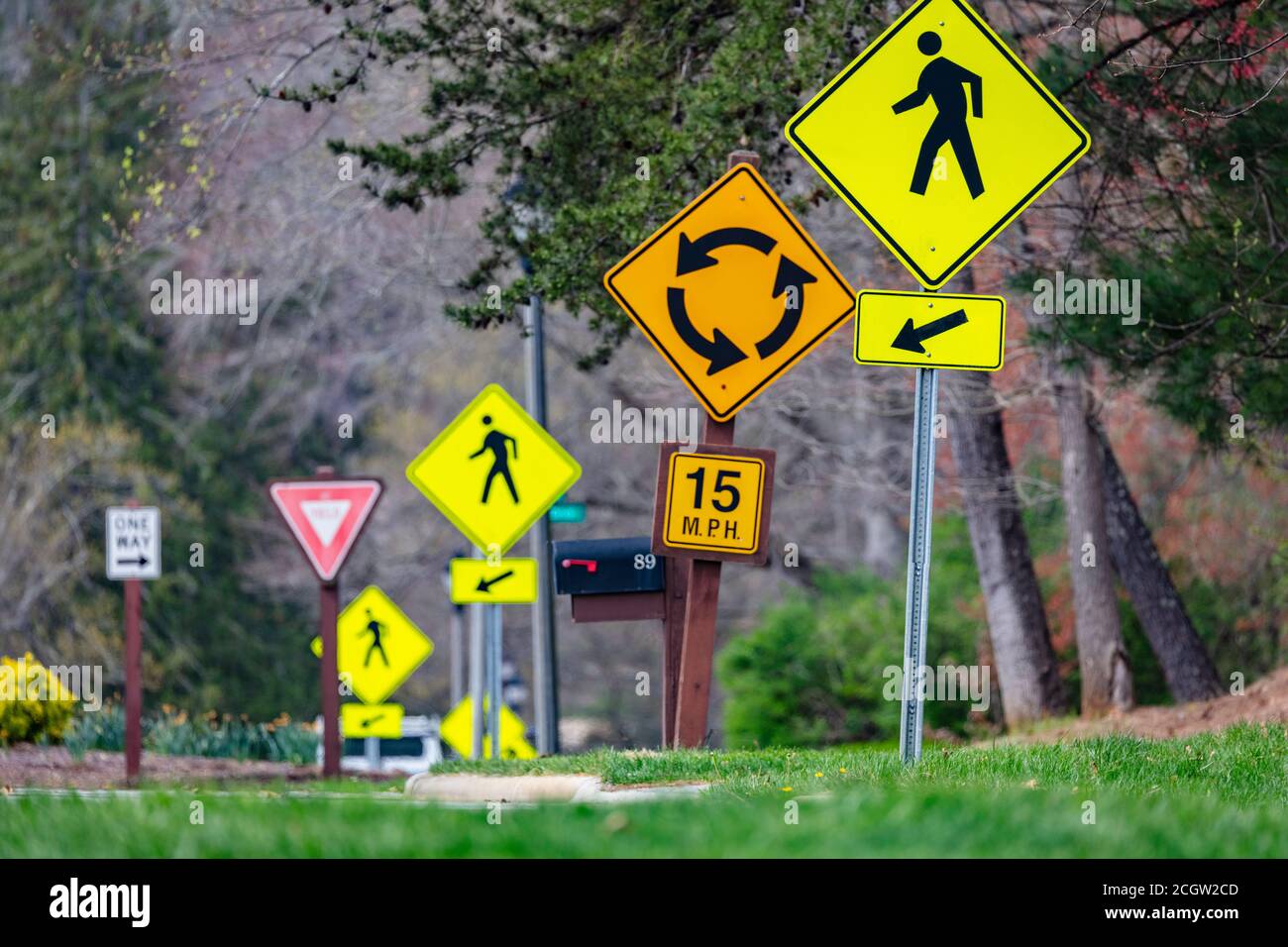 Yield to pedestrian sign hires stock photography and images Alamy