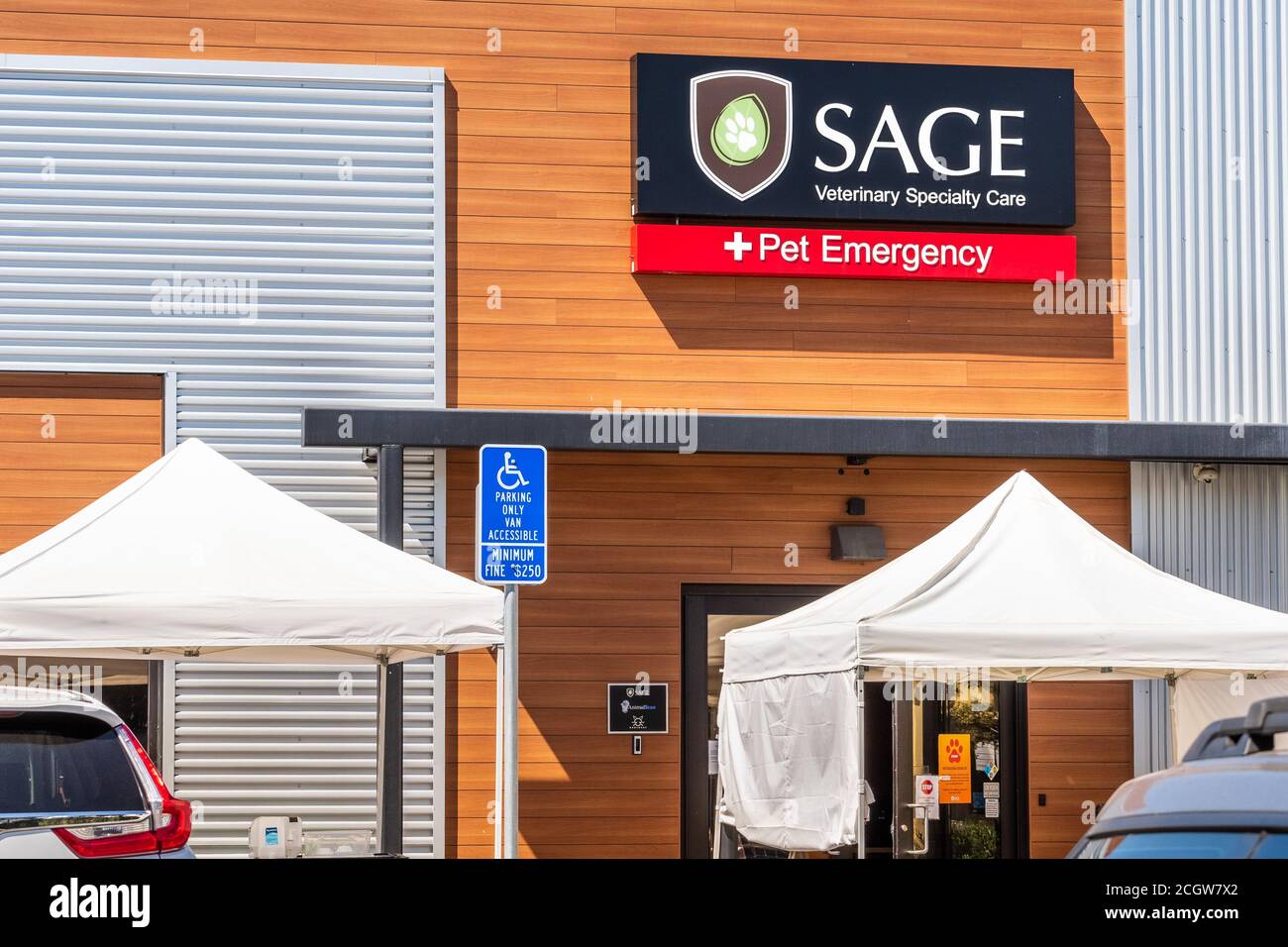 July 30, 2020 Redwood City / CA / USA - Sage Veterinary Specialty Care and Pet Emergency location in San Francisco Bay Area Stock Photo