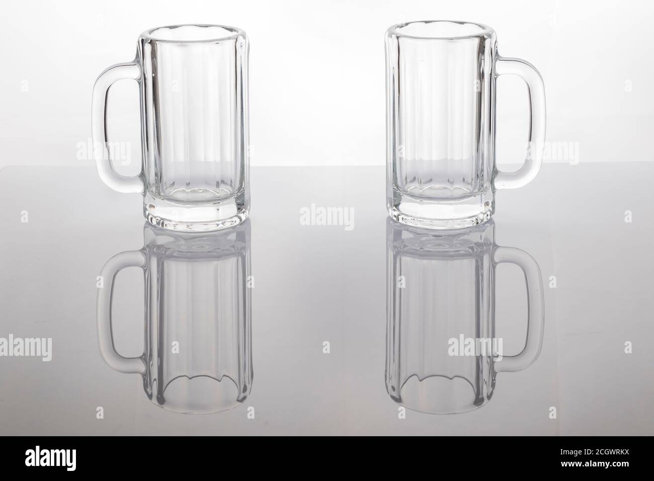https://c8.alamy.com/comp/2CGWRKX/empty-beer-mugs-clean-glass-cups-2CGWRKX.jpg