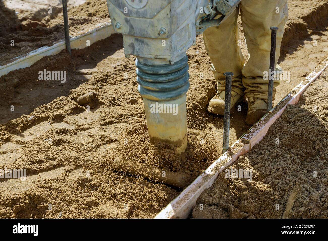 Small plate compactor, jumping jack vibratory hammer tool at