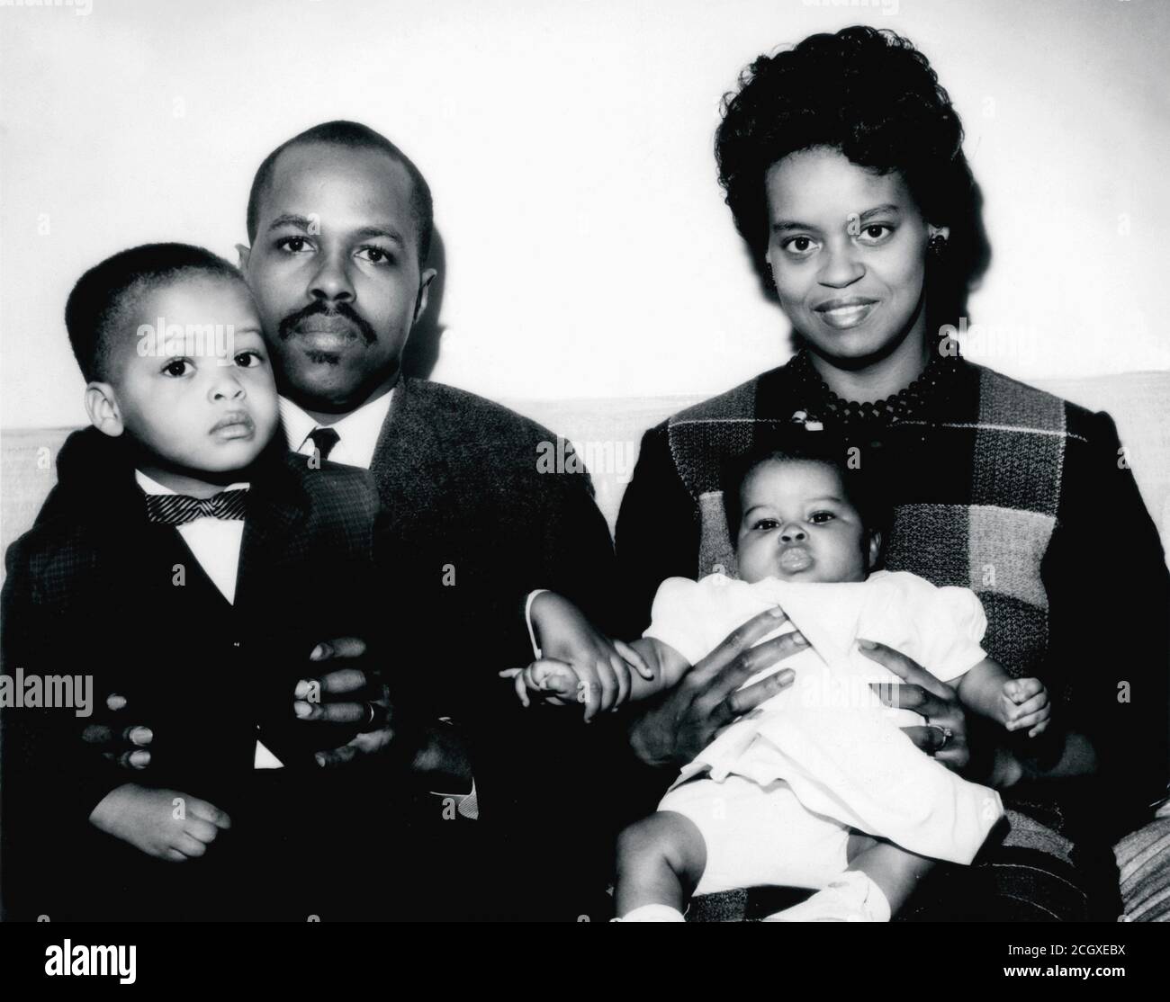1964 , june , USA  : MICHELLE LaVaughn Robinson, future wife of american politician BARACK OBAMA ( born in 1961 ), President of United States from 2009 to 2017 . In this photo when was a baby with his family : father Fraser Robinson ( 1935 – 1991 ), mother  Marian Shields Robinson ( born in 1937 ) and brother Craig Malcolm Robinson ( born in 1962 ). - FIRST LADY - FAMIGLIA - genitori - parents - padre papà - madre mother - Presidente STATI UNITI AMERICA - POLITICO -  POLITICA - POLITIC - personalità personalità da giovane giovani - personality personalities when was young - child - children - Stock Photo