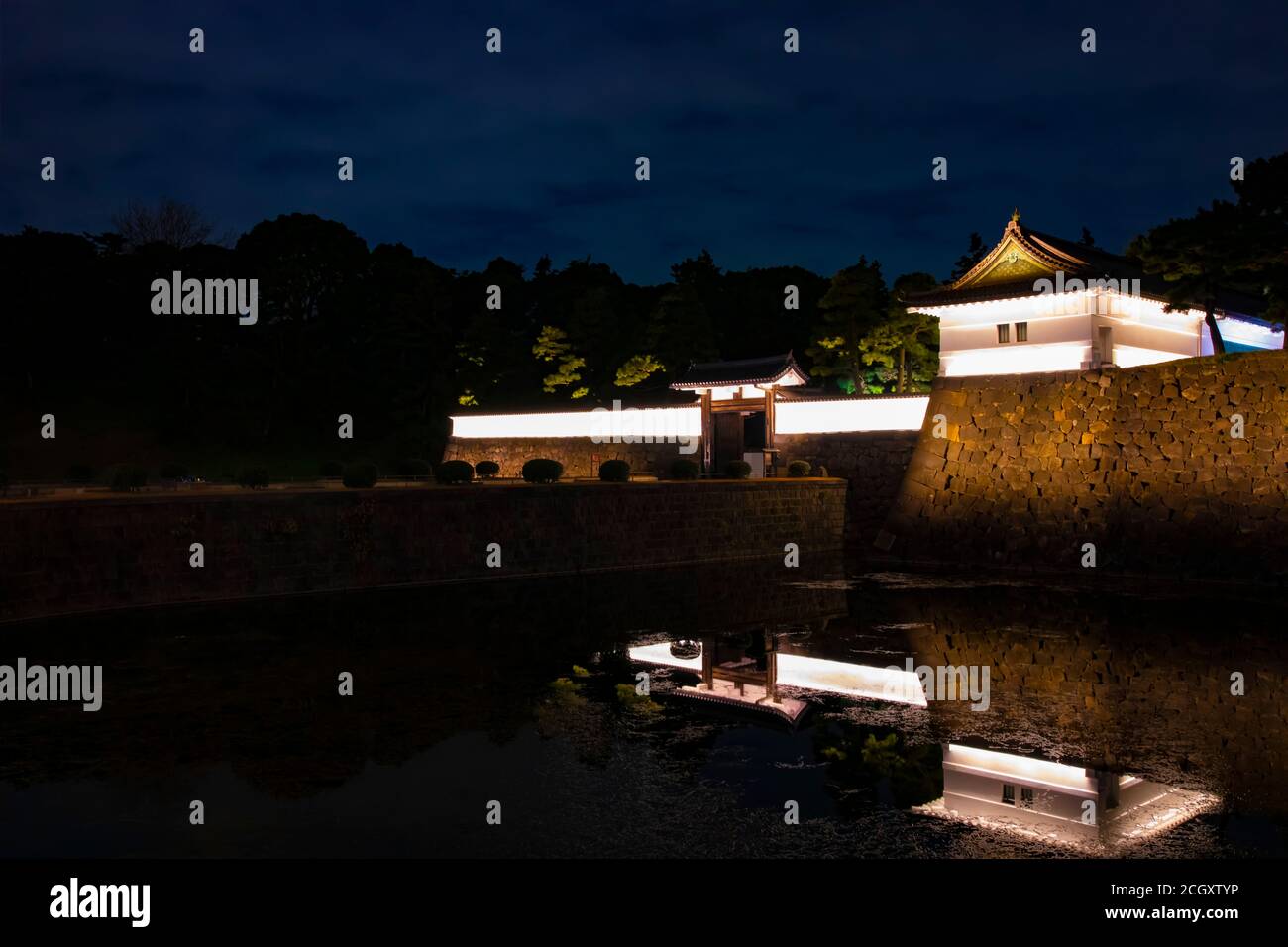 Night shot ancient wall hi-res stock photography and images - Alamy