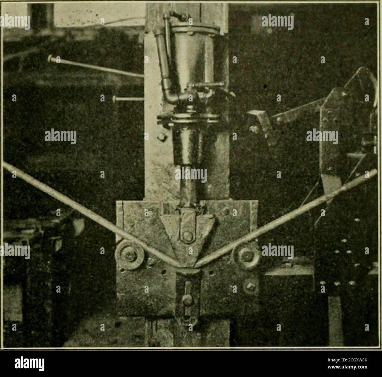 Railway mechanical engineer . Fig. 3—Angle Gage for Strut gage shown in  Fig. 2, and if hole is badly worn so it willtake the maximum end of gage it  should be, image size:1300x1282
