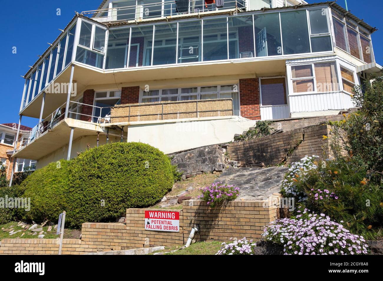 Unstable property at Whale Beach in Sydney's north,NSW,Australia Stock Photo Alamy