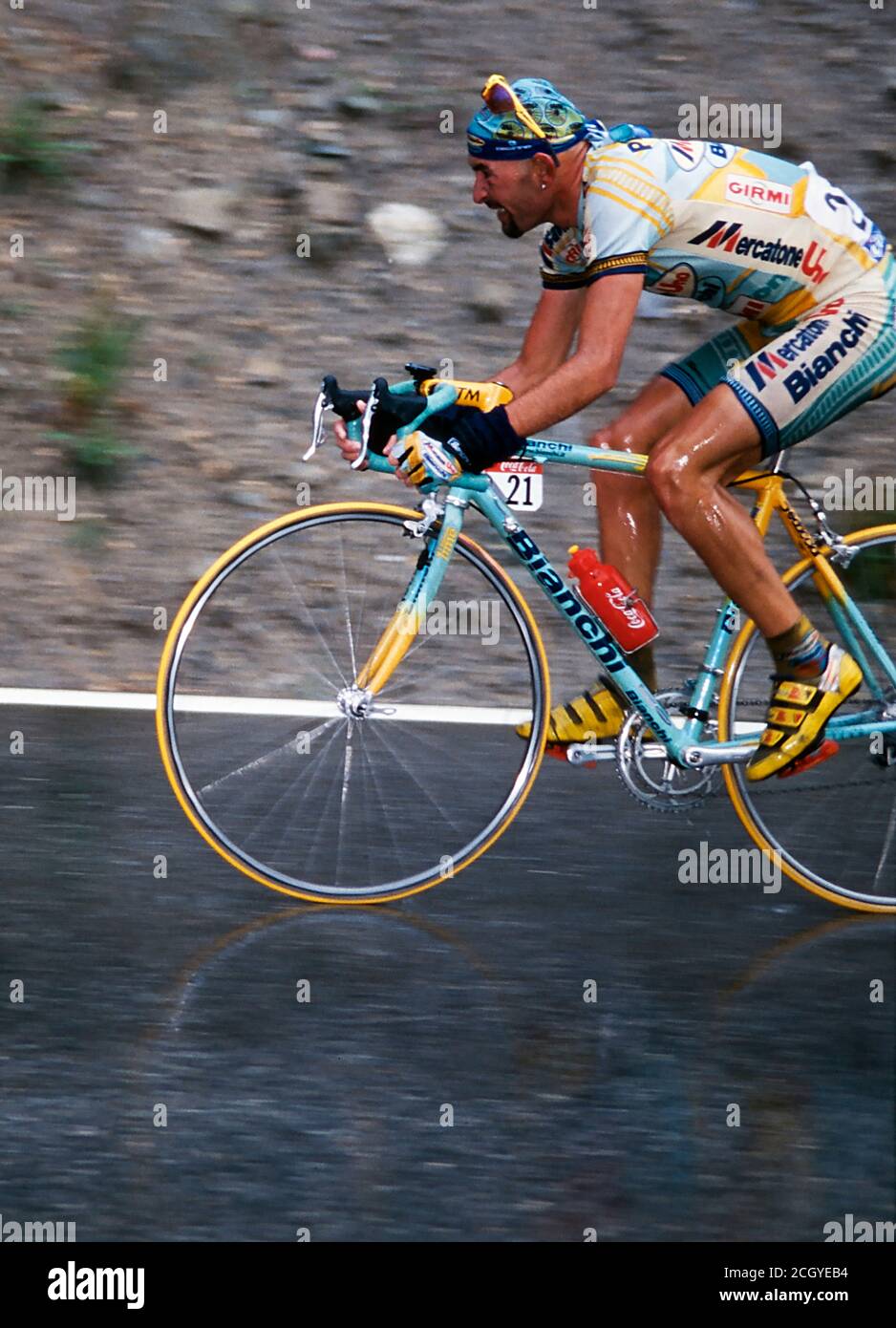 Marco Pantani, Mercatone Uno, on his way to winning stage 15 of the 1998 Tour de France and the yellow jersey. Stock Photo