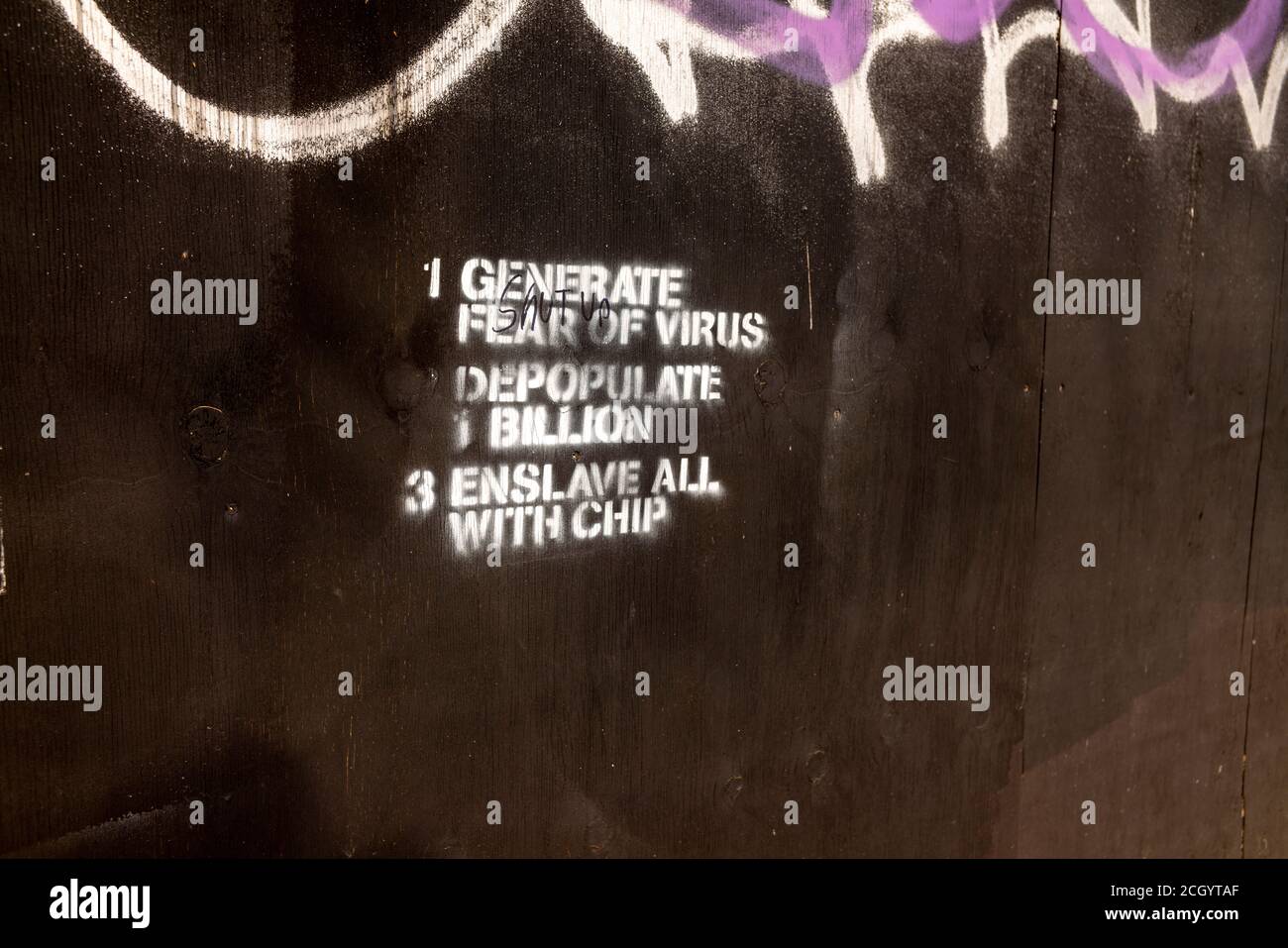 'Plandemic' Graffiti, Kirkstall Leeds West Yorkshire. Covid-19 Sceptics Enslave all with Chip. Stock Photo