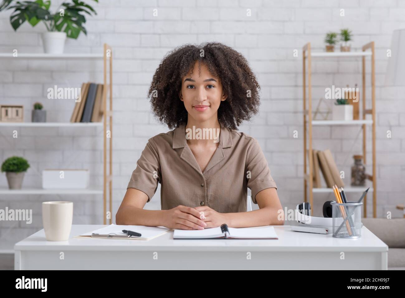 Cute african american girl hi-res stock photography and images - Alamy