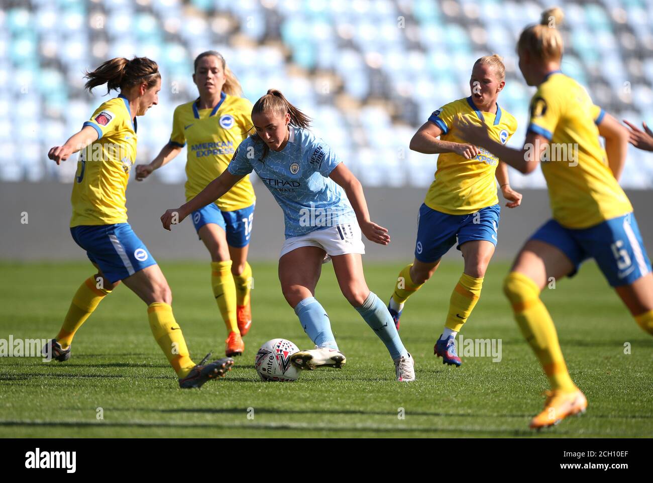 Manchester City's Georgia Stanway (centre) in action during the Barclays FA WSL match at The Academy Stadium, Manchester. Stock Photo