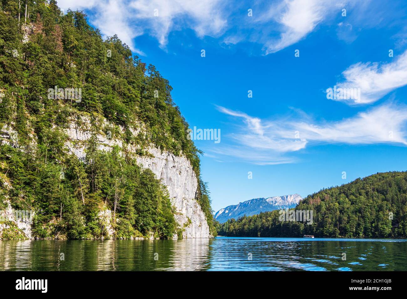 Lake Koenigssee with rocks and trees in the Berchtesgaden Alps, Germany ...