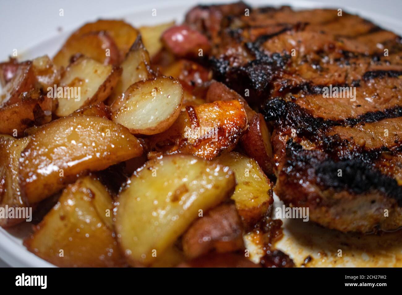 Fillet steak with potatoes hi-res stock photography and images - Alamy