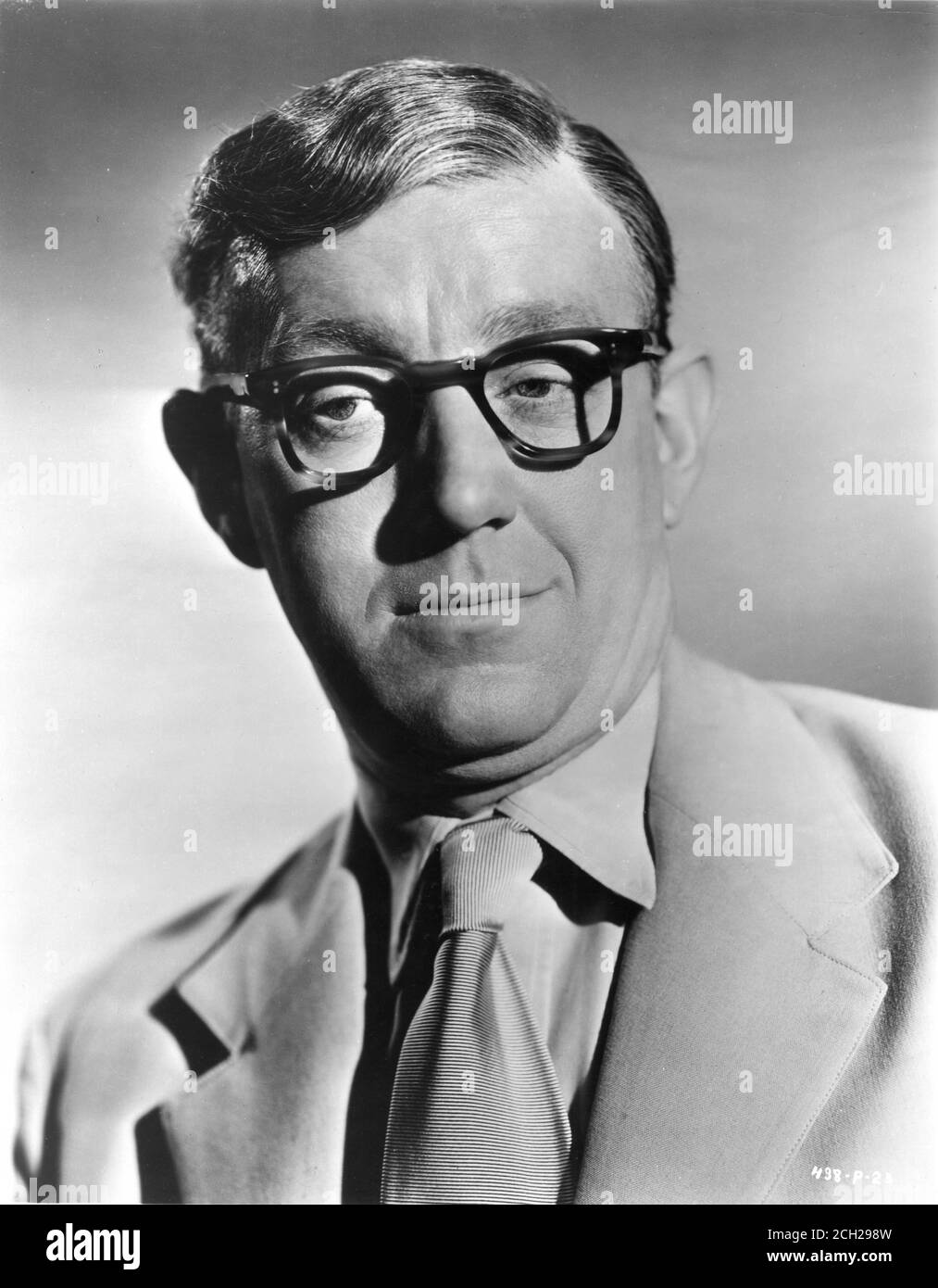 ALEC GUINNESS Portrait as Holland in THE LAVENDER HILL MOB 1951 director CHARLES CRICHTON original screenplay T.E.B. CLARKE producer MICHAEL BALCON Ealing Studios / General Film Distributors (GFD) Stock Photo