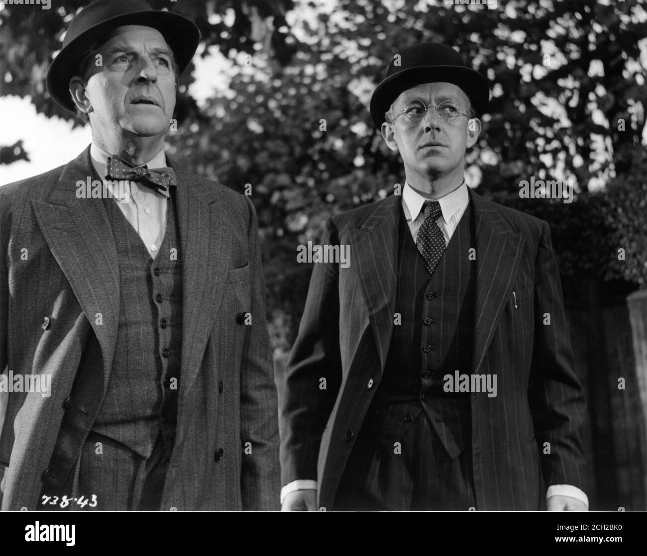 STANLEY HOLLOWAY and ALEC GUINNESS in THE LAVENDER HILL MOB 1951 director CHARLES CRICHTON original screenplay T.E.B. CLARKE producer MICHAEL BALCON Ealing Studios / General Film Distributors (GFD) Stock Photo