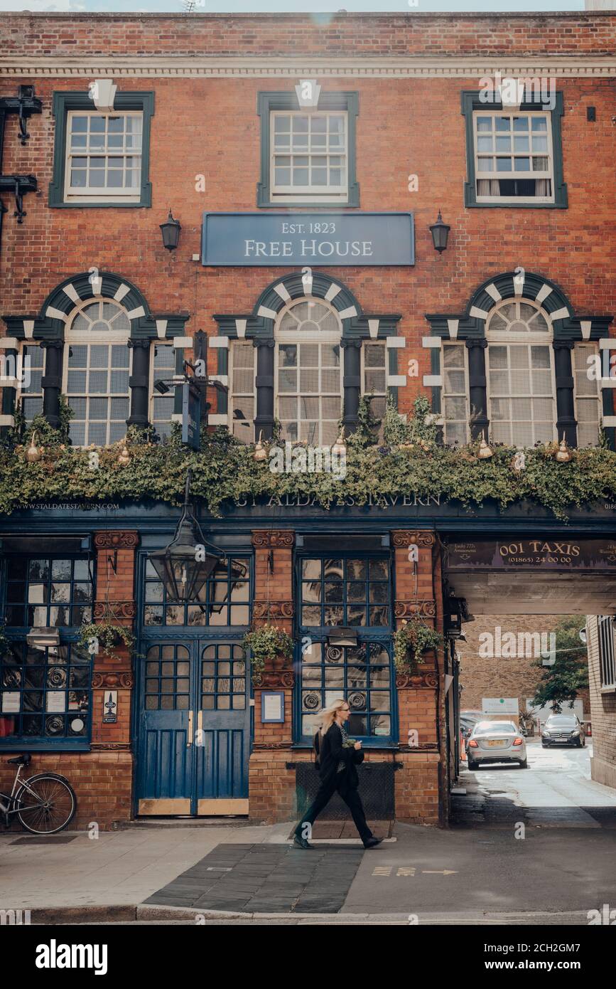Oxford, UK - August 04, 2020: Woman walking past St Aldates Tavern, a typical Victorian pub in Oxford, UK. Stock Photo