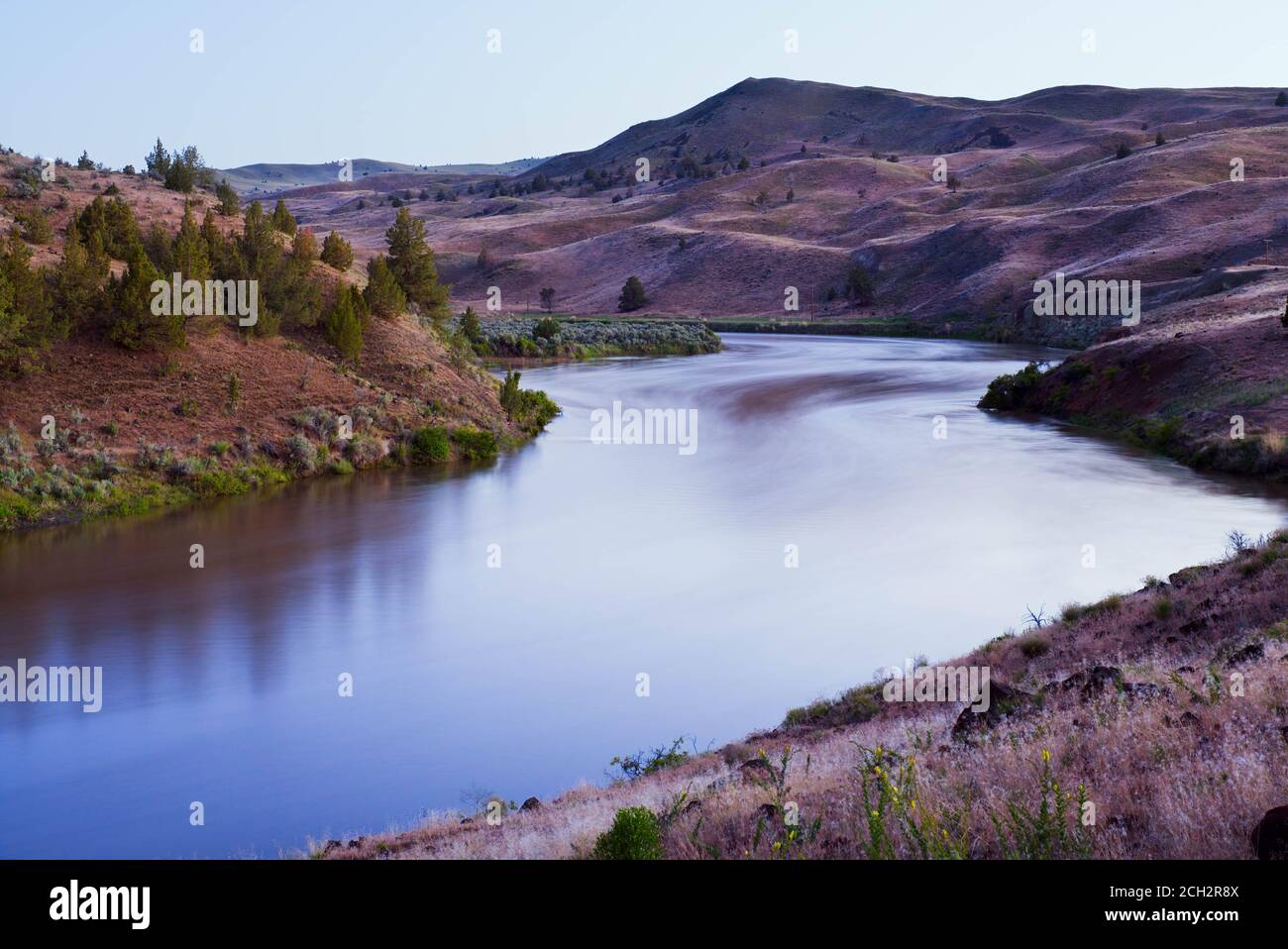 John Day River flowing through central Oregon desert, Oregon, USA Stock Photo