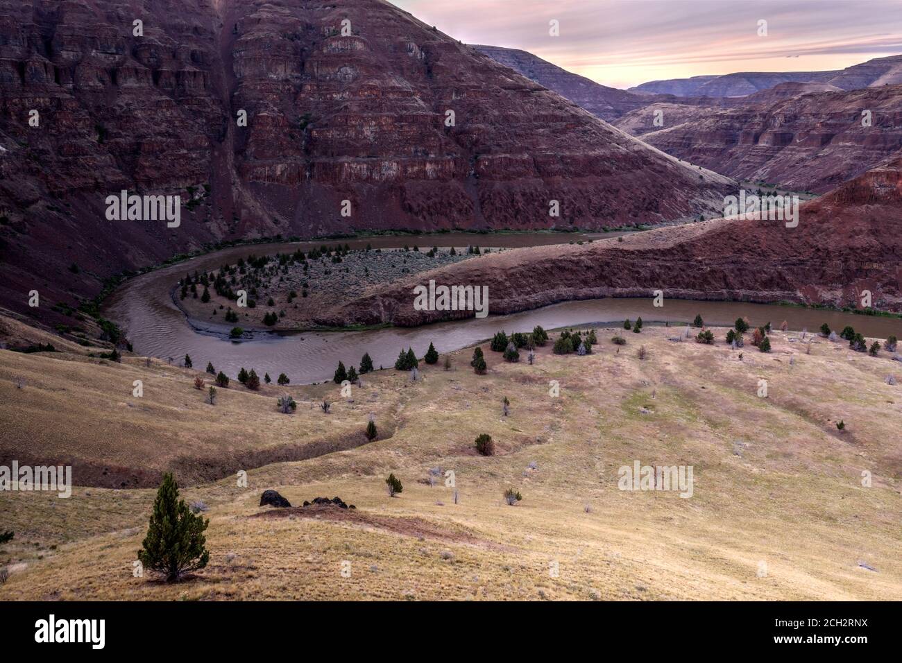 John Day River flowing through canyons of central Oregon desert, Oregon, USA Stock Photo