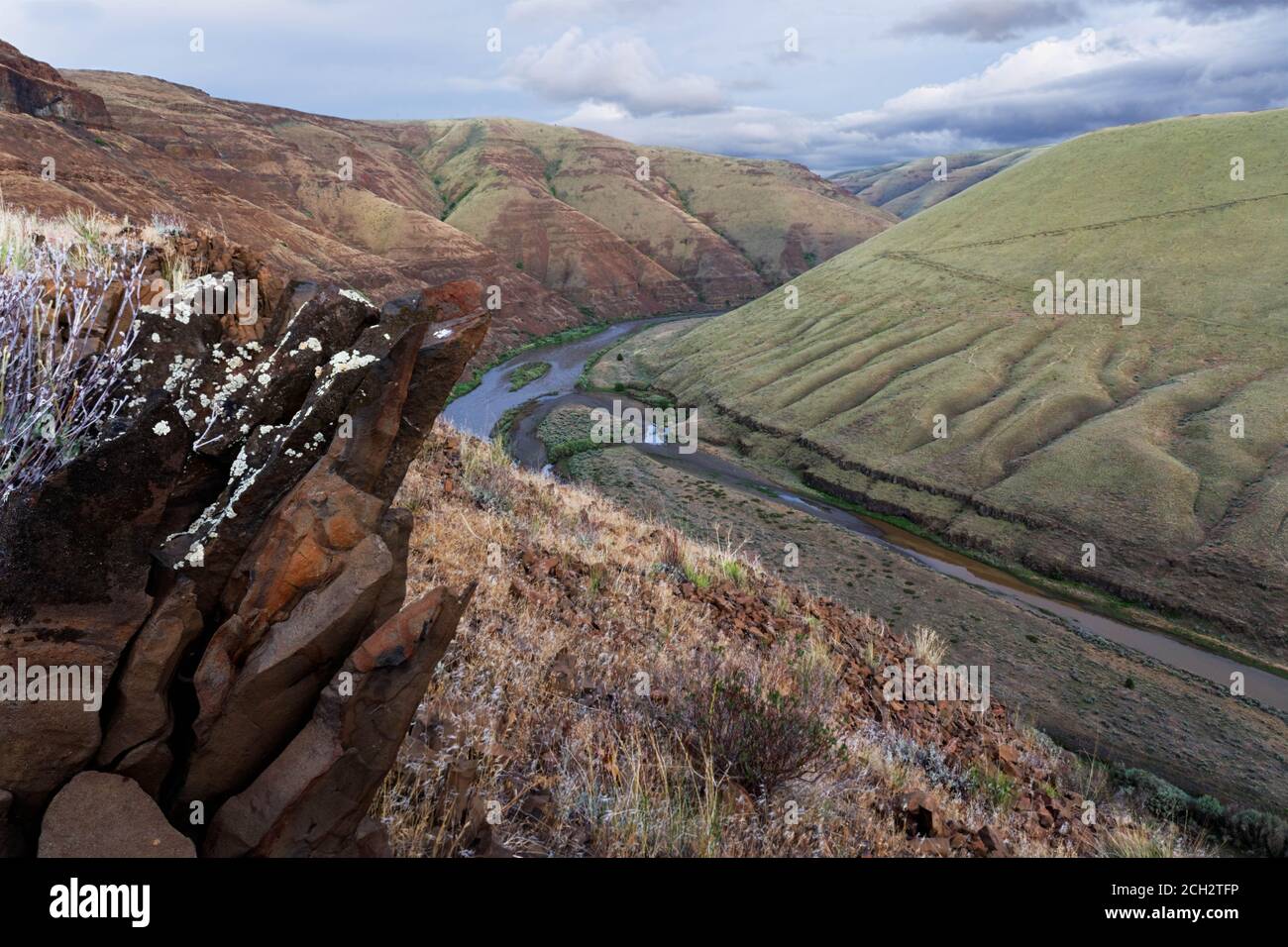 John Day River flowing through canyons of central Oregon desert, Oregon, USA Stock Photo