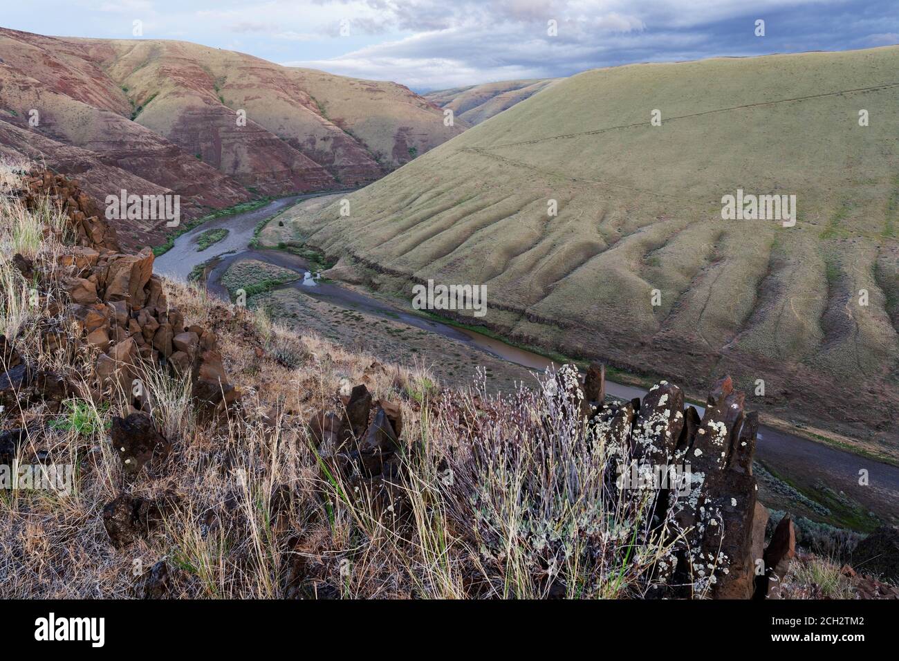 John Day River flowing through canyons of central Oregon desert, Oregon, USA Stock Photo