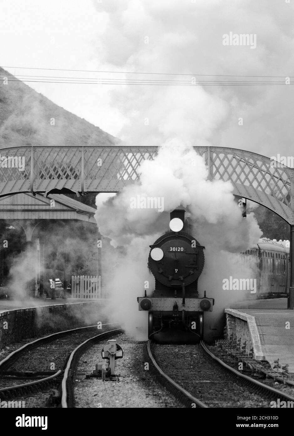 '30120' and 'Manston' double heading at Corfe Castle. Stock Photo