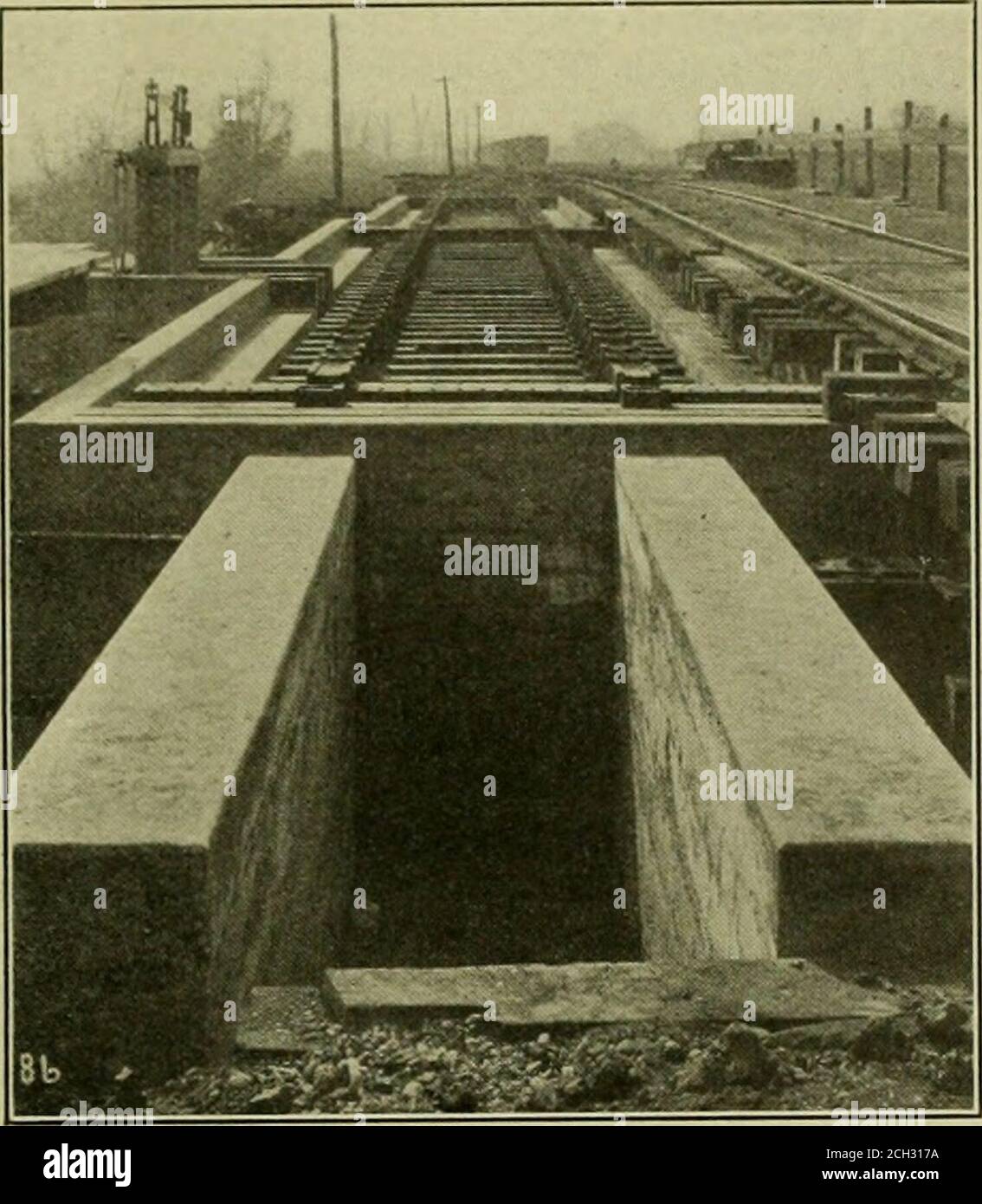 . American engineer and railroad journal . April, 1911. AMERICAN F.XlHXEER AND KAll.ROAD JOURNAL. 145 A NEW DESIGN 52-FOOT TRACK SCALE WITHMECHANICAL HUMP. PENNSYLVANI.V KAILUCJAI). At West Biowiisvillc Junction, P.i., tlic Pennsylvania Rail-road have recently built a new 5j-foot liacU scale which incor-porates a ninnber of important improvements and interestingdetails. With the scale has also been constructed a mechanicalhump, which, for a distance of 25 ft. from one end of the scaleplatform, can be given an inclination varying between i and 4per cent, grade as desired. This scale is provided Stock Photo