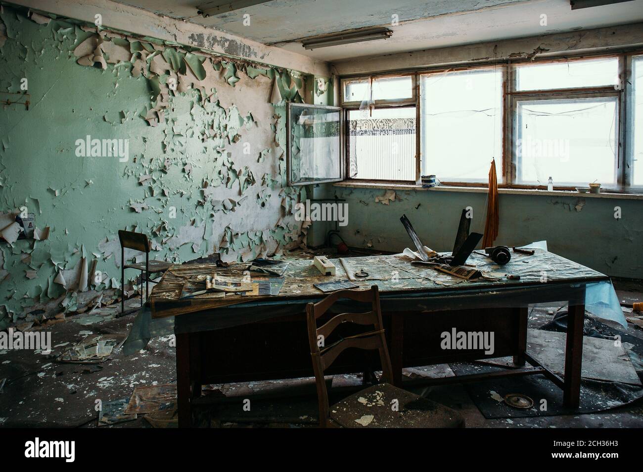 Dark room empty scary hi-res stock photography and images - Alamy