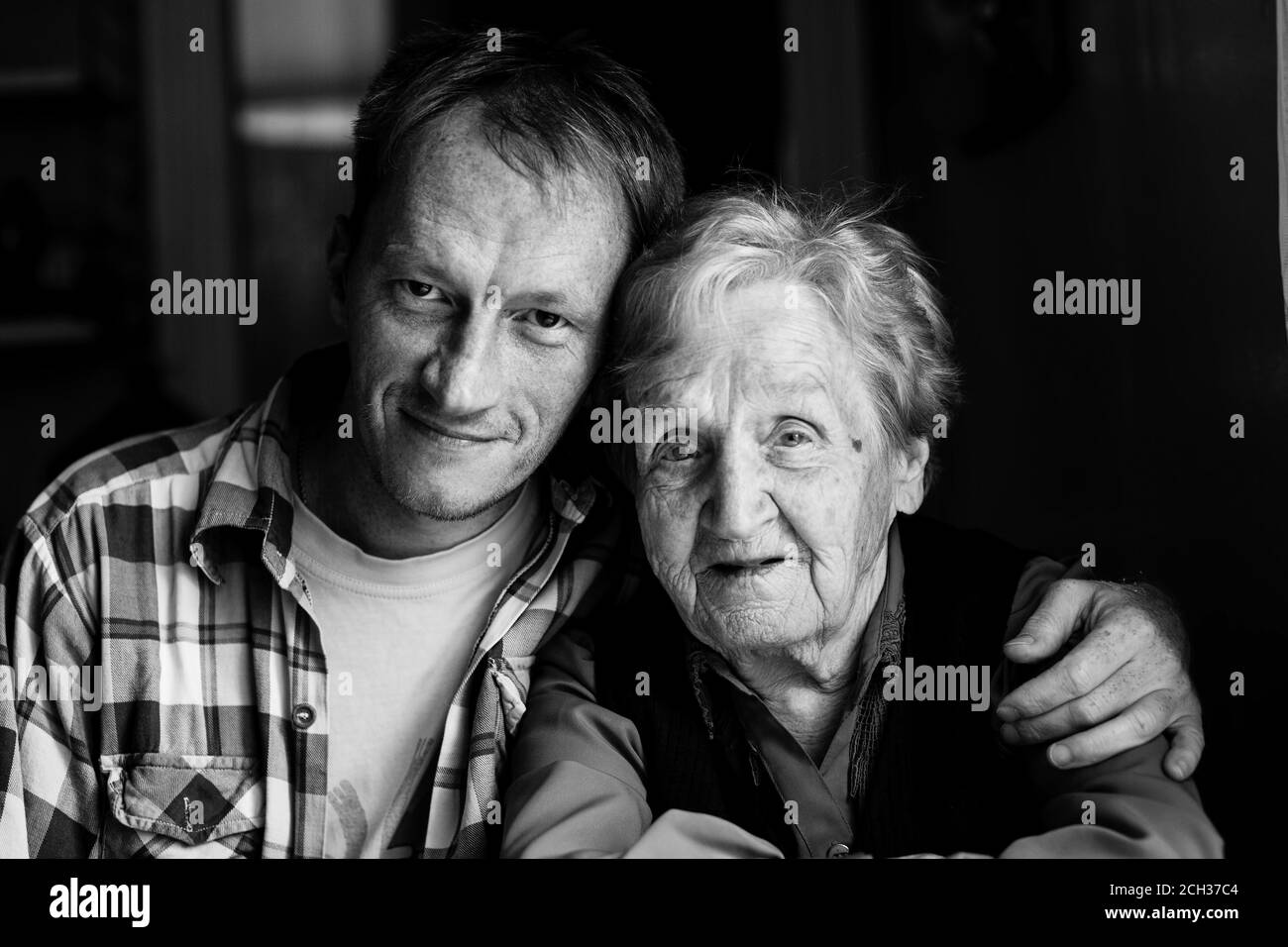 Old black man hug hi-res stock photography and images - Alamy