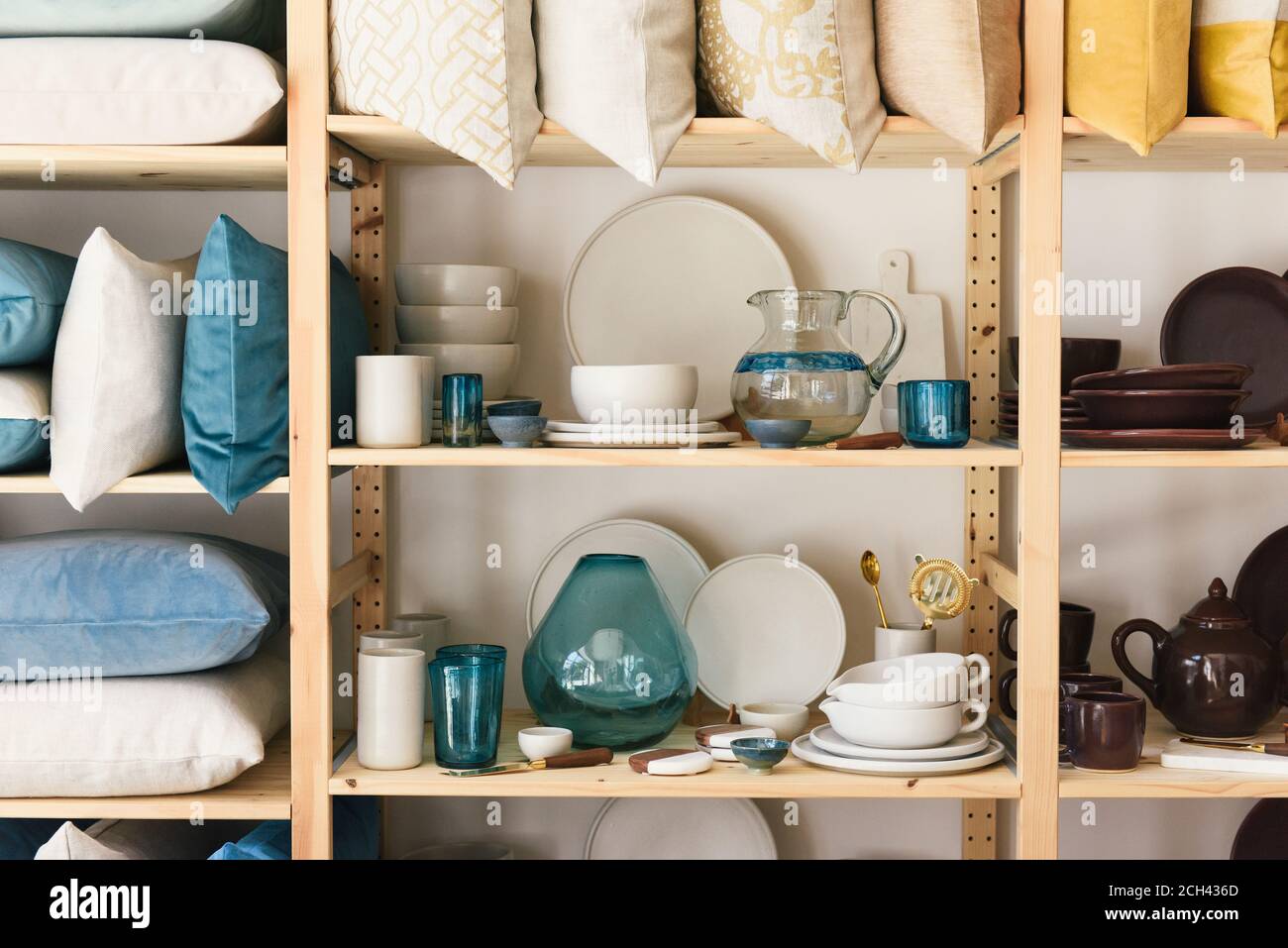 Glass Shelving High Resolution Stock Photography and Images Alamy