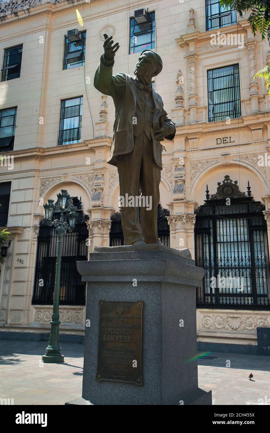 Plazuela San Pedro, bronze statue of Víctor Andres Belaunde in front of the Office of Public Defender of Peru, Lima, Peru, South America Stock Photo