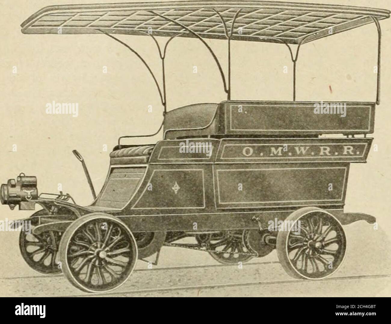 . American engineer and railroad journal . amp; rail Railroad, with neadqnarteri at Cleveland, . Iceed Mr. J. T. CarrolL 34 AMERICAN ENGINEER AND RAILROAD JOURNAL. OLDSMOBILE INSPECTION CAR. This illustration shows a new type of inspection car, knownas Model No. 2, tonneau car. It is, in general, similar to theOldsmobile railroad inspection car No. 1, except that it has atonneau added, giving a capacity of eight passengers. Thetonneau may be removed and replaced by a platform, to carrymen and tools for ordinary repair work. This car Is driven oiled by the drip which it catches from the other e Stock Photo