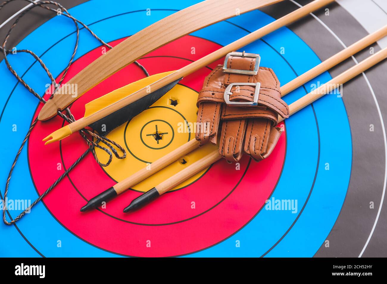 Equipment for archery on target Stock Photo - Alamy
